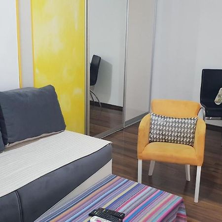 Yellow Apartment, Central Подгорица Екстериор снимка