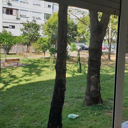 Yellow Apartment, Central Подгорица Екстериор снимка