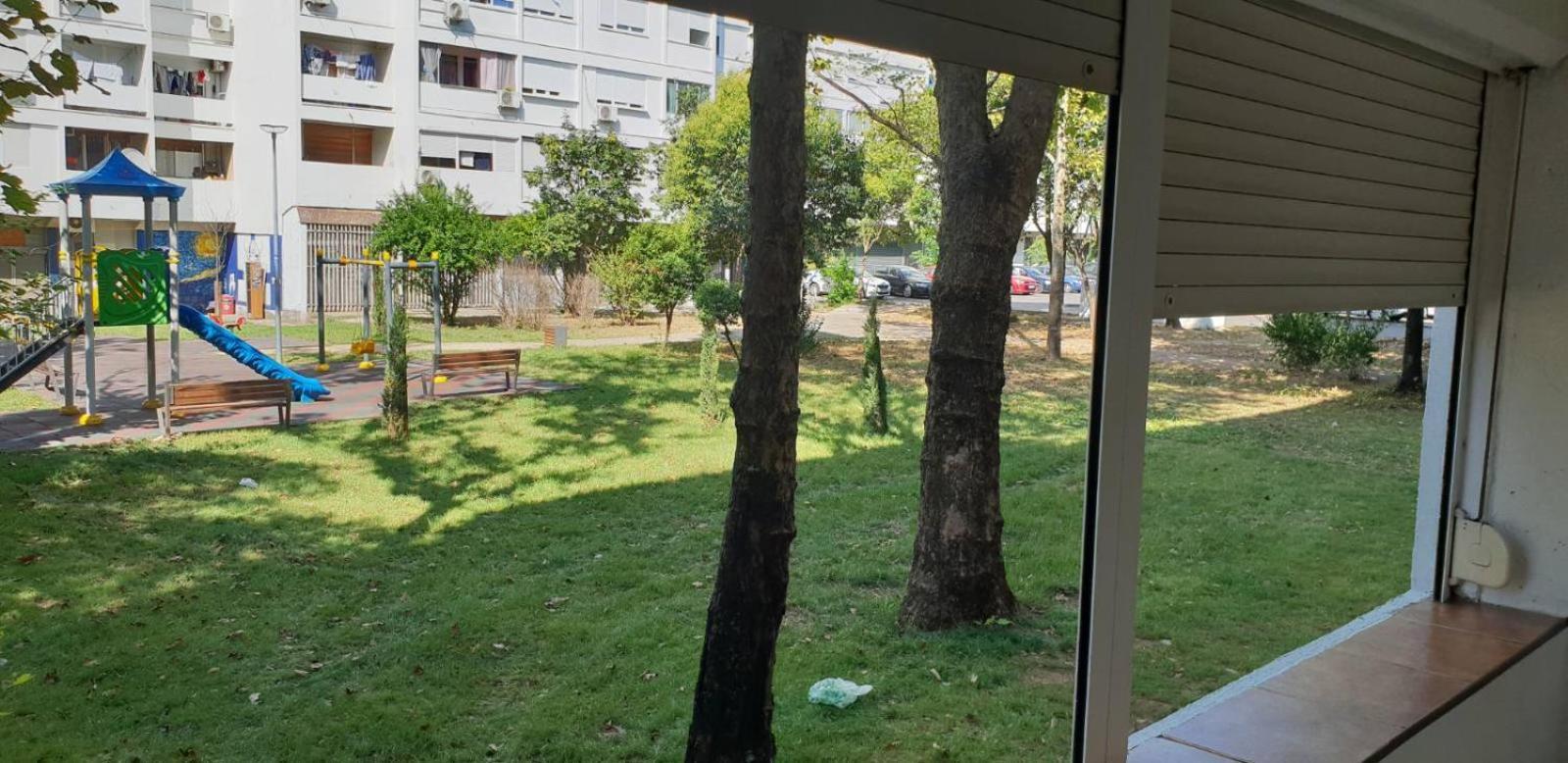 Yellow Apartment, Central Подгорица Екстериор снимка