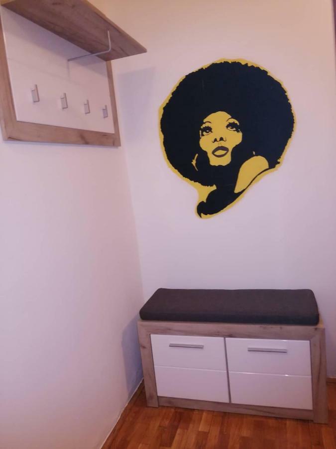 Yellow Apartment, Central Подгорица Екстериор снимка